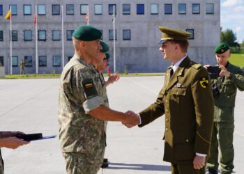 Kunigaikščio Vaidoto pėstininkų batalione įvyko iškilminga vadų pasikeitimo ceremonija