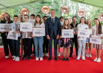 Apdovanoti pažangiausi Vilniaus rajono mokiniai ir abiturientai