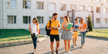 Šiemet tūkstančiu daugiau abiturientų įstojo į profesines mokyklas, populiariausios – inžinerinės profesijos