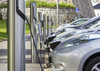 Pasaulinės elektromobilių dienos proga skelbiama apie naujas įkrovimo stoteles