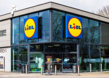 Vilniuje toliau dalinami oranžiniai maišeliai: bus galima atsiimti prie 10-ies parduotuvių