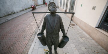 Menas sostinėje keliauja į gatves, skverus ir daugiabučių kiemus