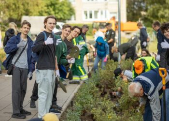 Vilniečiai Justiniškėse kartu pasodino apie 4000 krūmų