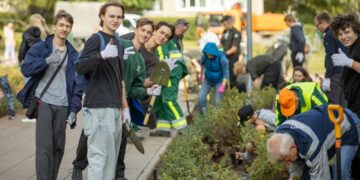 Vilniečiai Justiniškėse kartu pasodino apie 4000 krūmų