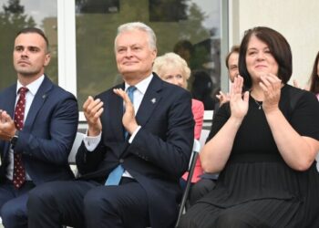 Šalies Prezidentas sveikino Trakų Vytauto Didžiojo gimnazijos bendruomenę