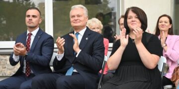 Šalies Prezidentas sveikino Trakų Vytauto Didžiojo gimnazijos bendruomenę