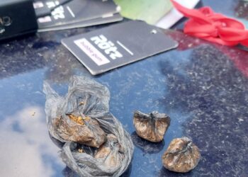 Rastos kojinėje slėptos galimai narkotinės medžiagos