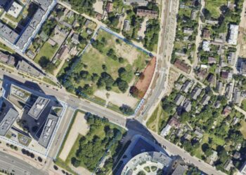 Ant mokyklos sienos – sostinės panorama: tapytojas užbaigė amžinybėn iškeliavusios draugės projektą