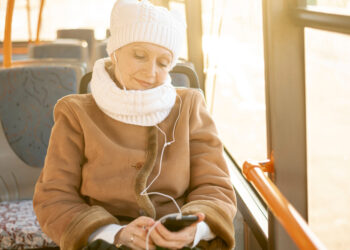 Išvengiant troleibuso susidūrimo sužalota keleivė