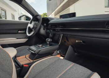 Ryžių lukštai ir ananasų atliekos vietoj plastiko ar odos: kuo modernūs automobilių interjerai pranašesni už pirmtakus?