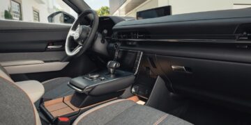 Ryžių lukštai ir ananasų atliekos vietoj plastiko ar odos: kuo modernūs automobilių interjerai pranašesni už pirmtakus?