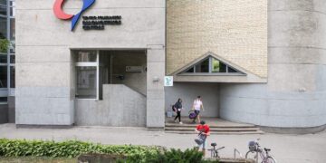 Bus perkeltas Centro poliklinikos Senamiesčio padalinys