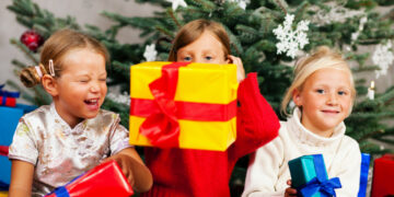 Neapsisprendžiate, ką šiemet vaikams dėti po eglute? Specialistė turi naudingų patarimų