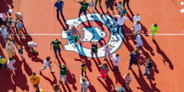 Sostinės jaunimui dar daugiau galimybių sportui: atnaujinta 17 mokyklų aikštynų