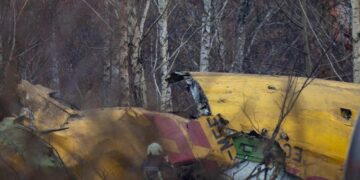 Vilniuje tarnybos sukeltos ant kojų – šalia namo nukrito krovininis DHL lėktuvas, žuvo pilotas