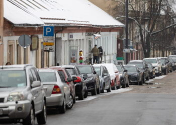 Patvirtintos naujos automobilių stovėjimo Vilniuje lengvatos ir įkainiai