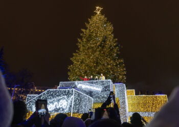 Vilniaus Kalėdų eglės įžiebimas – jau rytoj: atskleista, kas dainuos šalia natūralios eglutės