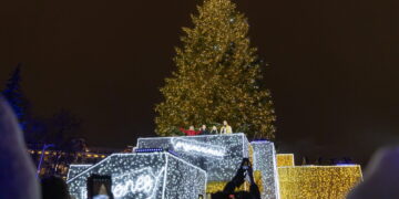 Vilniaus Kalėdų eglės įžiebimas – jau rytoj: atskleista, kas dainuos šalia natūralios eglutės