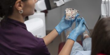 Kaip pasirinkti tinkamą dantų implantacijos kliniką?