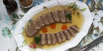 Jautienos liežuvis su gvazdikėliais: toks delikatesas nustebins svečius