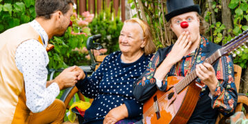 Aktorių susitikimai su Šalčininkų rajono senjorais: „Į kiekvieno senjoro namus eidavome kaip į naują spektaklį“