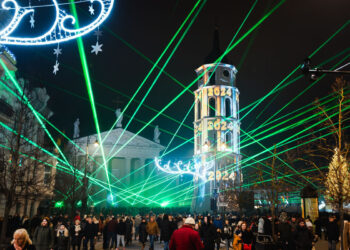 Įspūdingi Naujieji Vilniaus Katedros aikštėje – be fejerverkų