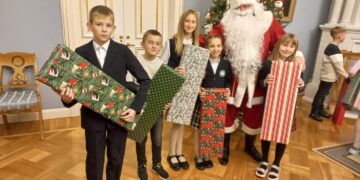 Prezidentūros Kalėdų eglės įžiebime dalyvavo Šalčininkų rajono vaikai