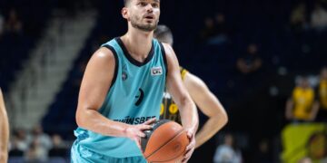 D. Baslykas ilgam iškrito iš rikiuotės