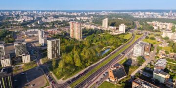 Vietoj pelkynės – naujas skveras Viršuliškėse