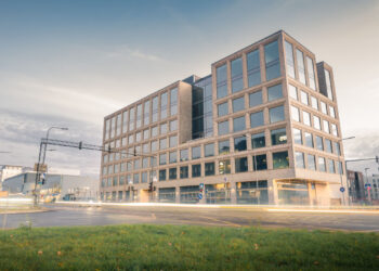 Sostinės centre baigtas statyti naujas verslo centras