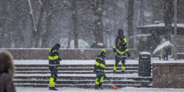 5 atsakymai į klausimus apie šaligatvių barstymą druska