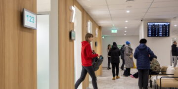 Vilniuje šiais metais bus atnaujintos 10 poliklinikų registratūros, jau pristatoma Šeškinės poliklinika