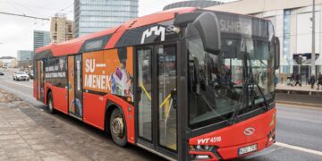 Žiemos niūrumą Vilniaus gatvėse skaidrins „SU-MENĖK“ autobusas-galerija