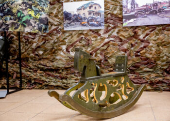 Vilniuje atverta unikali paroda: kviečia per meną pažvelgti į karo realybę