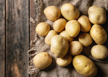 Bulvių vieta – šaldytuve? Patarimai, kurie leis pavasario derliumi namuose mėgautis ilgiau