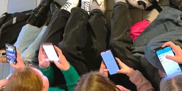 Lietuviai skuba įteikti išmaniuosius įrenginius mažamečiams