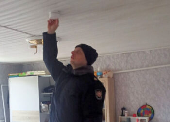 Trakų priešgaisrinės gelbėjimo tarnybos pareigūnai aplankė gyventojus