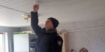 Trakų priešgaisrinės gelbėjimo tarnybos pareigūnai aplankė gyventojus