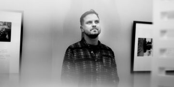 Fotografas Artūras Morozovas parodoje žvelgia į vaikus globojančių šeimų kasdienybę