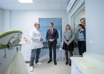 Bepiločių orlaivių skrydžiai virš karinių teritorijų ar aplink jas: ką būtina žinoti?