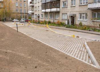 Tvarkomi Vilniaus daugiabučių kiemai: tilps papildomi1,6 tūkst. automobilių