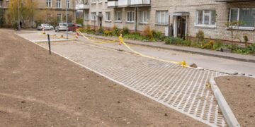 Tvarkomi Vilniaus daugiabučių kiemai: tilps papildomi1,6 tūkst. automobilių