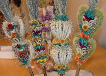 Houvalto dvare jau galima pasigrožėti tradicinių Vilniaus verbų paroda