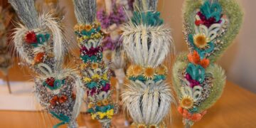 Houvalto dvare jau galima pasigrožėti tradicinių Vilniaus verbų paroda