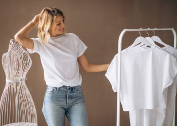 Balandis – tvarios mados mėnuo: kaip ilgiau išlaikyti drabužius?