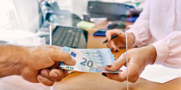 Banko paslaugos neprieinamos regionuose: žmonės pasipiktinę