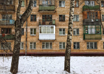 Vilniuje per langą iškrito mažametė