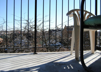 Nelaimė Vilniuje: iš balkono iškrito mažametė