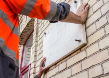 Vilniuje nuimamos ir keičiamos atminimo lentos rusų kalba