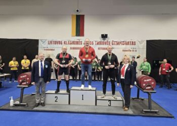 Teisėjas Virginijus Kanapinskas penktą kartą tapo Lietuvos jėgos trikovės čempionu